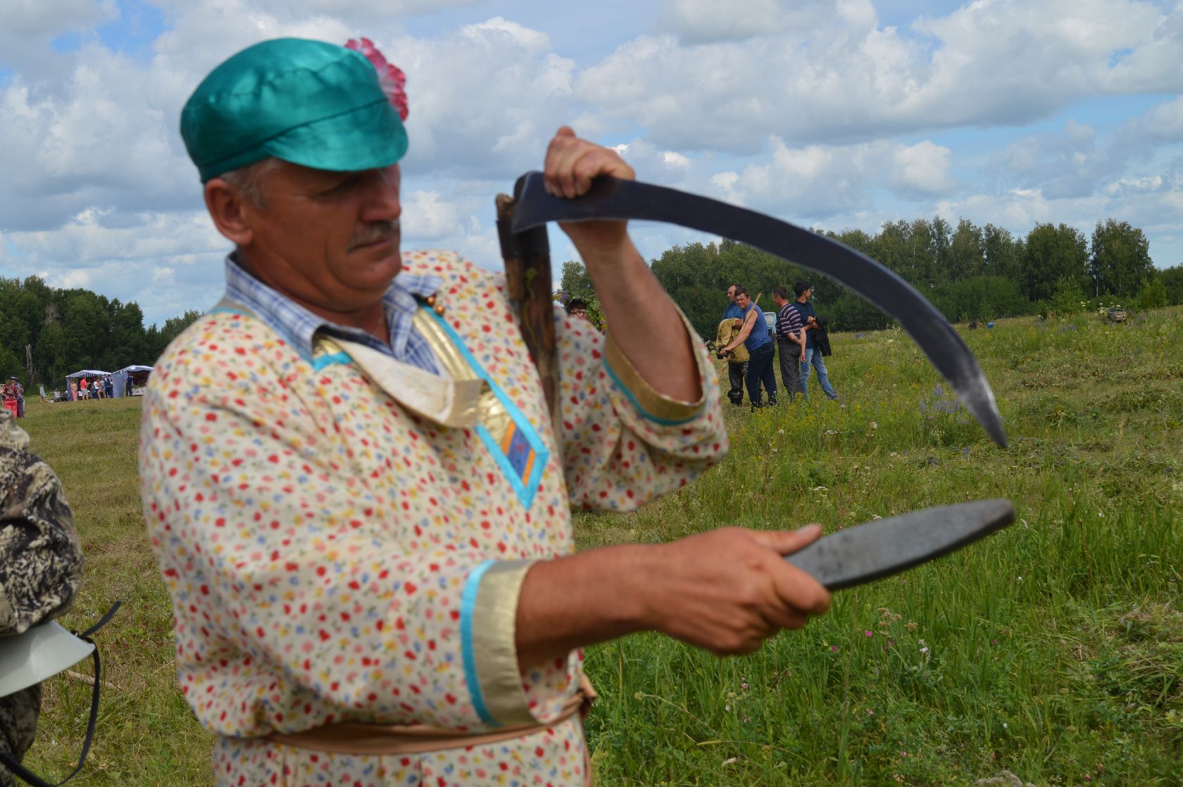 Погода новосибирский область доволенского. Село ярки Новосибирская область Доволенский район. Село волчанка Доволенского района Новосибирской области. Фермеры Новосибирской области. Волчанка сенокос.