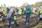 Губернатор Андрей Травников принял участие в благотворительной акции компании S7 по высадке деревьев