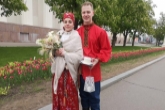 Новосибирцы и еще 150 пар одновременно зарегистрировали брак на первом в России свадебном фестивале