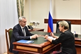 Центр амбулаторной онкологической помощи, обновленный парк, модельная библиотека и капремонт школы – Губернатор провел личный прием граждан