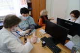 Губернатор проверил работу поликлиник в период майских праздников: вакцинация и диспансеризация проходят без сбоев