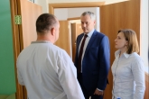 Губернатор Андрей Травников проинспектировал начало работы нового медицинского отделения для детей