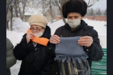 К 100 метрам приближается длина связанных в рамках акции «Сердечная ниточка» шарфов для пожилых людей