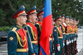 Андрей Травников возложил цветы к Вечному огню на Монументе славы в честь 75-летия победы в Курской битве
