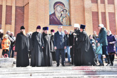 Губернатор Андрей Травников и Митрополит Никодим совершили предпасхальный объезд храмов