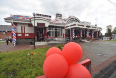 В преддверии Дня железнодорожника Губернатор Андрей Травников дал старт работе нового вокзала на станции Сокур