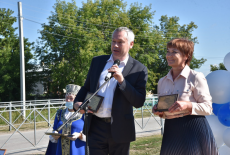 Губернатор Андрей Травников запустил подачу газа в селе Кирза