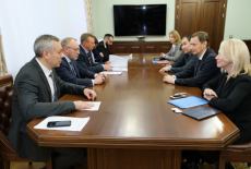 Губернатор Андрей Травников провёл рабочую встречу с руководством АО «Газпромбанк»