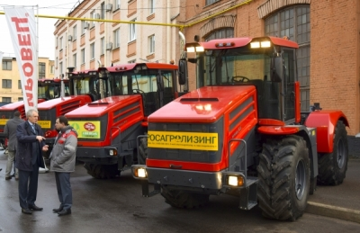 Валерий Назаров посетил Петербургский тракторный завод