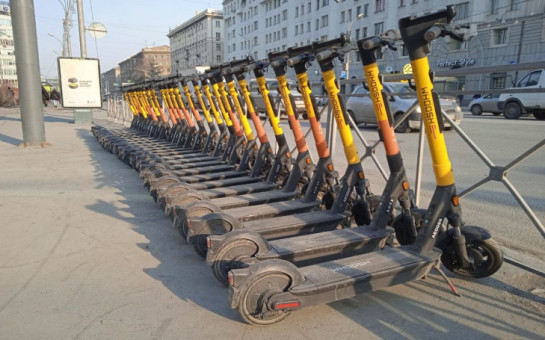 В Новосибирской области предложили усилить контроль за использованием электросамокатов и моноколес