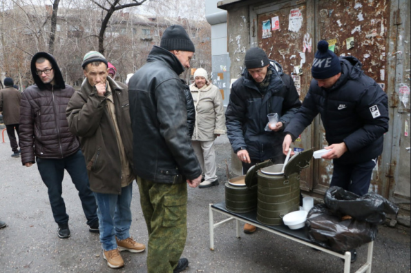 1600 бездомных людей получили социальную помощь выездных приемных с начала года
