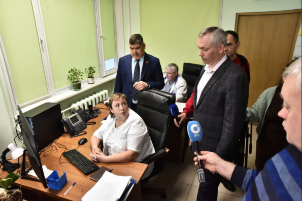 Доплаты с 1 января врачам и фельдшерам бригад скорой помощи и обновление автопарка: Губернатор провёл выездное совещание о работе службы СМП