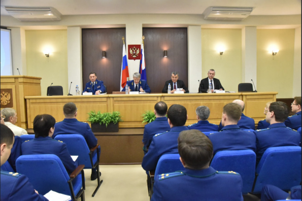 Губернатор Андрей Травников призвал работников прокуратуры активно сопровождать реализацию всех крупных проектов