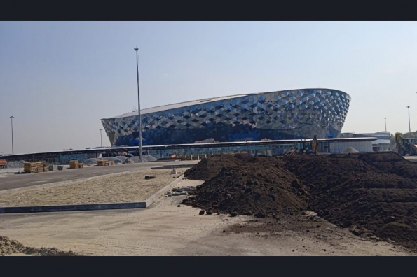 На новой ледовой арене приступили к работам по озеленению