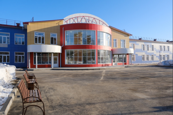Губернатор Андрей Травников проконтролировал подготовку к открытию новой школы в Мошковском районе