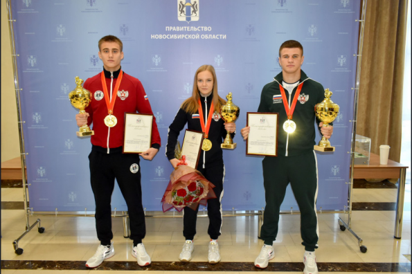 Трижды на золотой пьедестал первенства Европы по боксу взошли новосибирские спортсмены