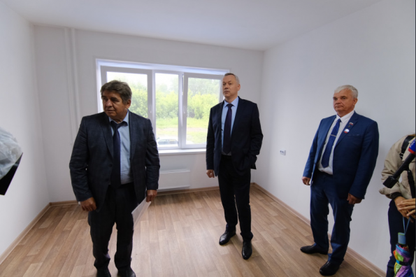 Андрей Травников поддержал расширение набора инвестиционных инструментов для приобретения жилья сиротам