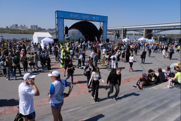 Губернатор приветствовал организаторов и участников Зеленого марафона в Новосибирске