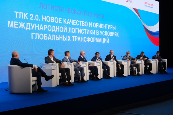 Андрей Травников обозначил перспективы развития авиационной отрасли и логистического комплекса Новосибирской области