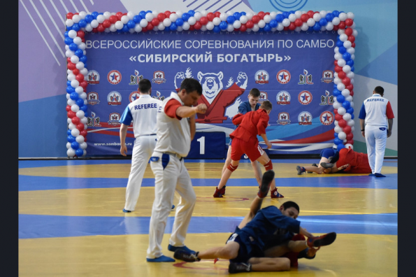 В Новосибирской области около 300 самбистов начали борьбу за медали «Сибирского богатыря»
