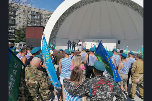 Общественные награды вручили новосибирским десантникам в День ВДВ