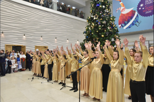 Губернатор Андрей Травников поздравил новосибирцев с Рождеством
