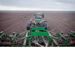 Аграрии Новосибирской области засеяли первую тысячу гектаров пшеницы
