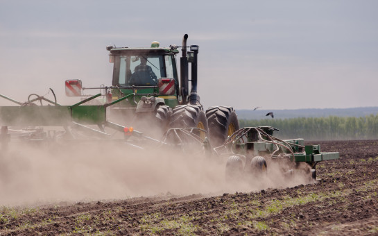 По поручению Андрея Травникова Правительство области перечислило аграриям средства на посевную кампанию–2018
