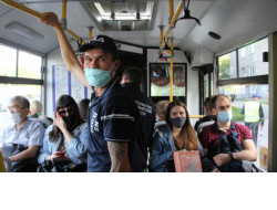 Тридцати пассажирам без масок пришлось покинуть автобусы и троллейбусы в ходе рейда минтранса