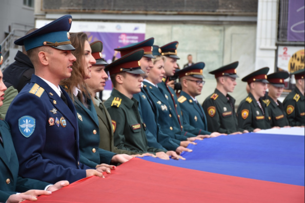 В Новосибирской области празднуют День Государственного флага России