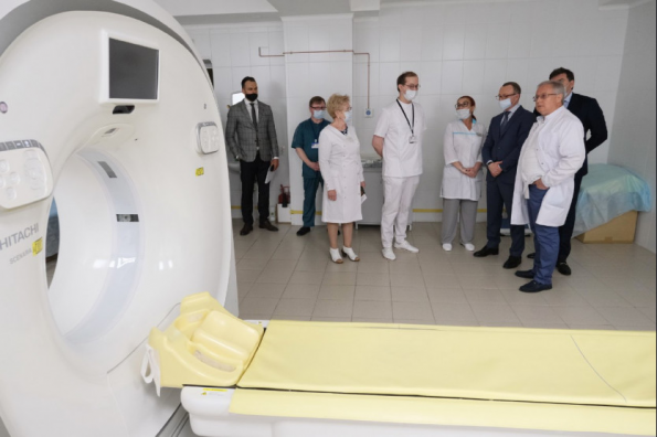 Масштабное переоснащение: первый замгубернатора Юрий Петухов проверил работу больницы № 25