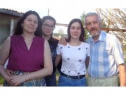 Занимаются пчеловодством и волейболом: семья из Искитимского района победила на Всероссийском конкурсе «Семья года»
