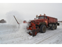 Круглосуточная уборка снега ведется на областных автодорогах