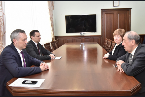Губернатор Андрей Травников провел рабочую встречу с председателем комиссии Общественной палаты РФ Игорем Шпектором
