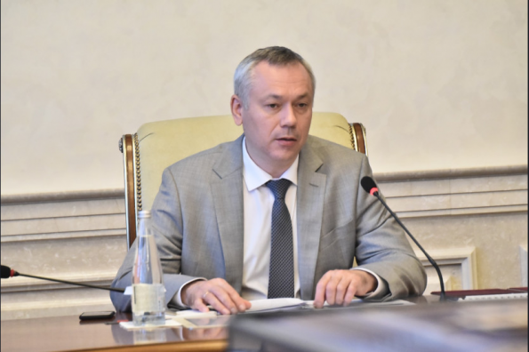 Губернатор Андрей Травников поручил усилить меры безопасности на воде в период купального сезона