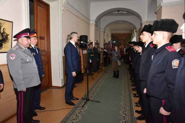 Губернатор Андрей Травников поздравил кадет профильного класса СК РФ с принятием торжественной клятвы