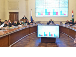 Андрей Травников поручил усилить контроль за рассмотрением обращений жителей области