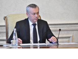 Губернатор Андрей Травников поручил готовить школы к тому, чтобы начать учебный год 1 сентября в очном режиме