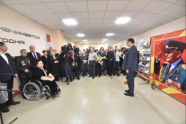 Новосибирской школе № 215 присвоено имя Героя Советского Союза Д.А. Бакурова