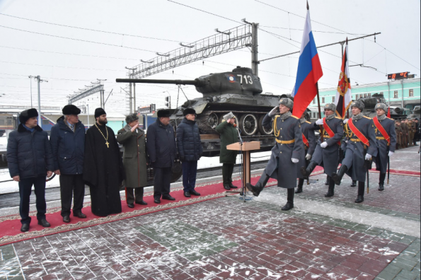 Заместитель Губернатора Сергей Нелюбов принял участие во встрече советских танков Т-34, прибывших из Лаоса