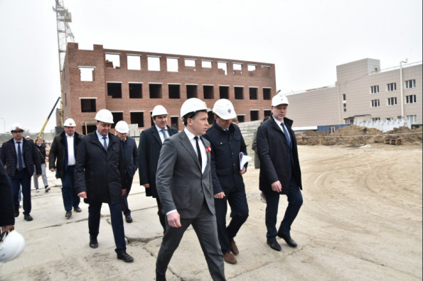 Губернатор поручил обеспечить комфортную доступность новой поликлиники, строящейся по нацпроекту в Оби