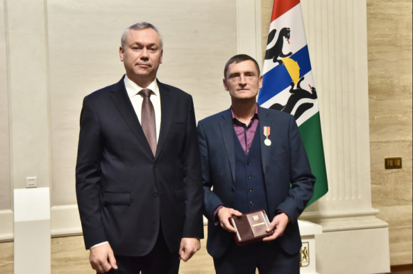 Губернатор Андрей Травников вручил награды наставникам