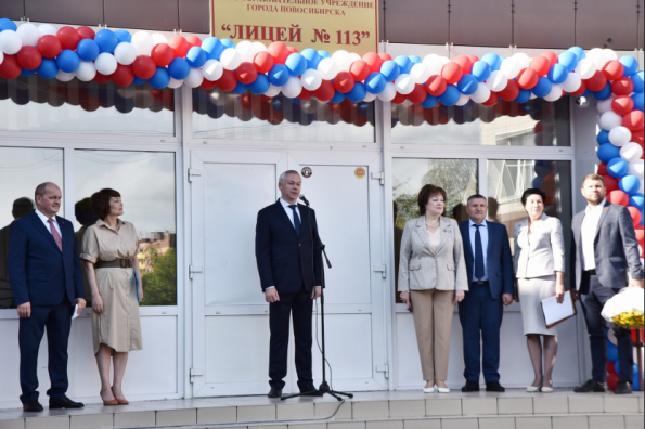 Подарок ко Дню знаний: Губернатор озвучил решение о строительстве нового учебного корпуса на праздничной линейке в Лицее №113