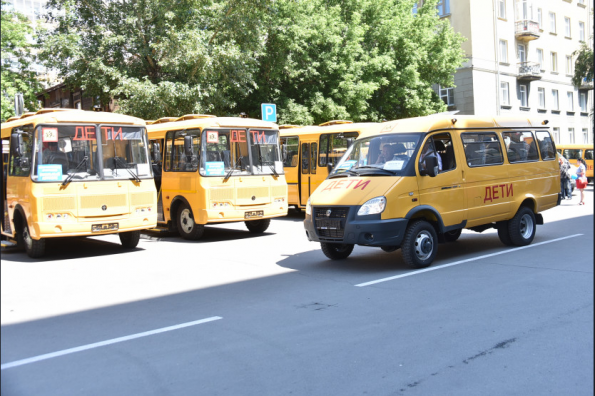По решению Правительства России для Новосибирской области закупят новые школьные автобусы и автомобили скорой помощи