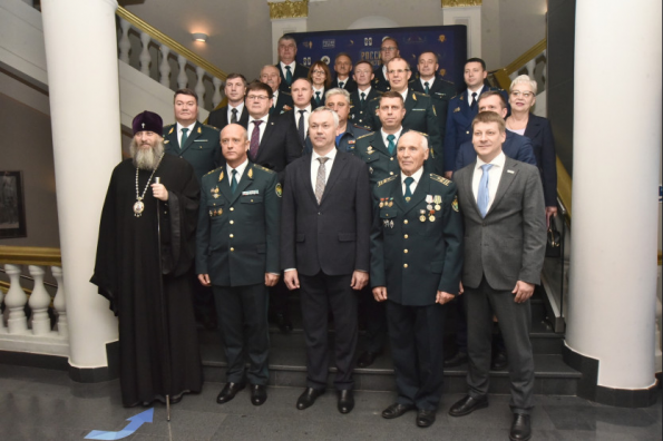 Губернатор поздравил таможенников с открытием выставки, посвященной 30-летию Сибирского таможенного управления