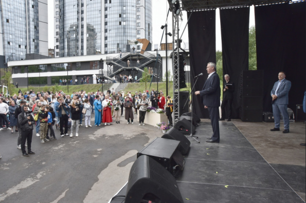 Губернатор Андрей Травников поздравил новосибирцев со 130-летием города