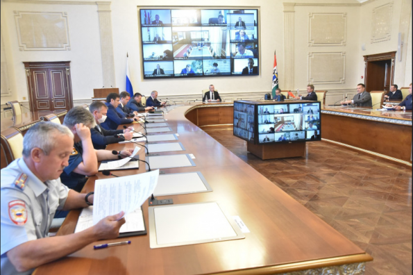 Губернатор Андрей Травников: В регионе возобновят работу летние кафе и веранды 