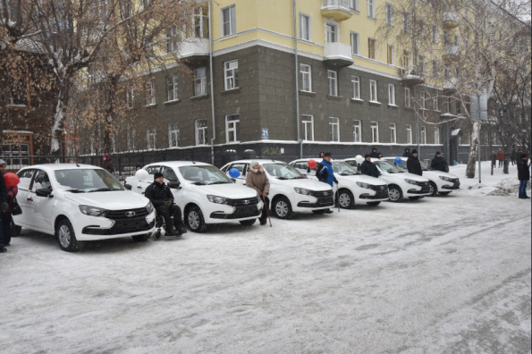 Ключи от 11 автомобилей вручены пострадавшим на производстве новосибирцам