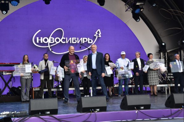 Новосибирь – только вперед: Губернатор поздравил жителей региона с 85-летием Новосибирской области