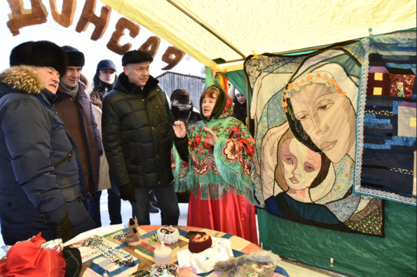 Губернатор Андрей Травников поздравил жителей области с Масленицей